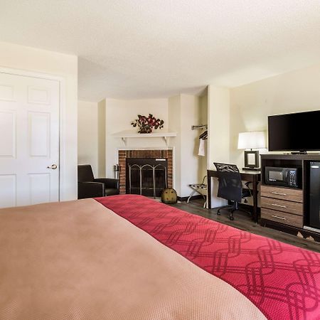Econo Lodge Glade Springs I-81 Εξωτερικό φωτογραφία