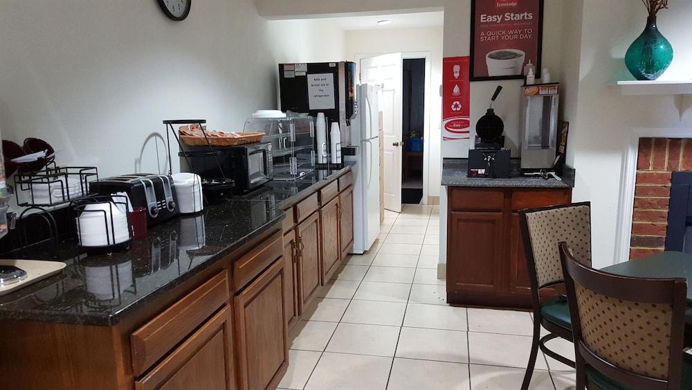 Econo Lodge Glade Springs I-81 Εξωτερικό φωτογραφία