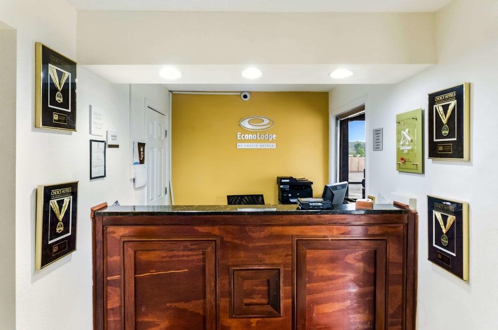 Econo Lodge Glade Springs I-81 Εξωτερικό φωτογραφία