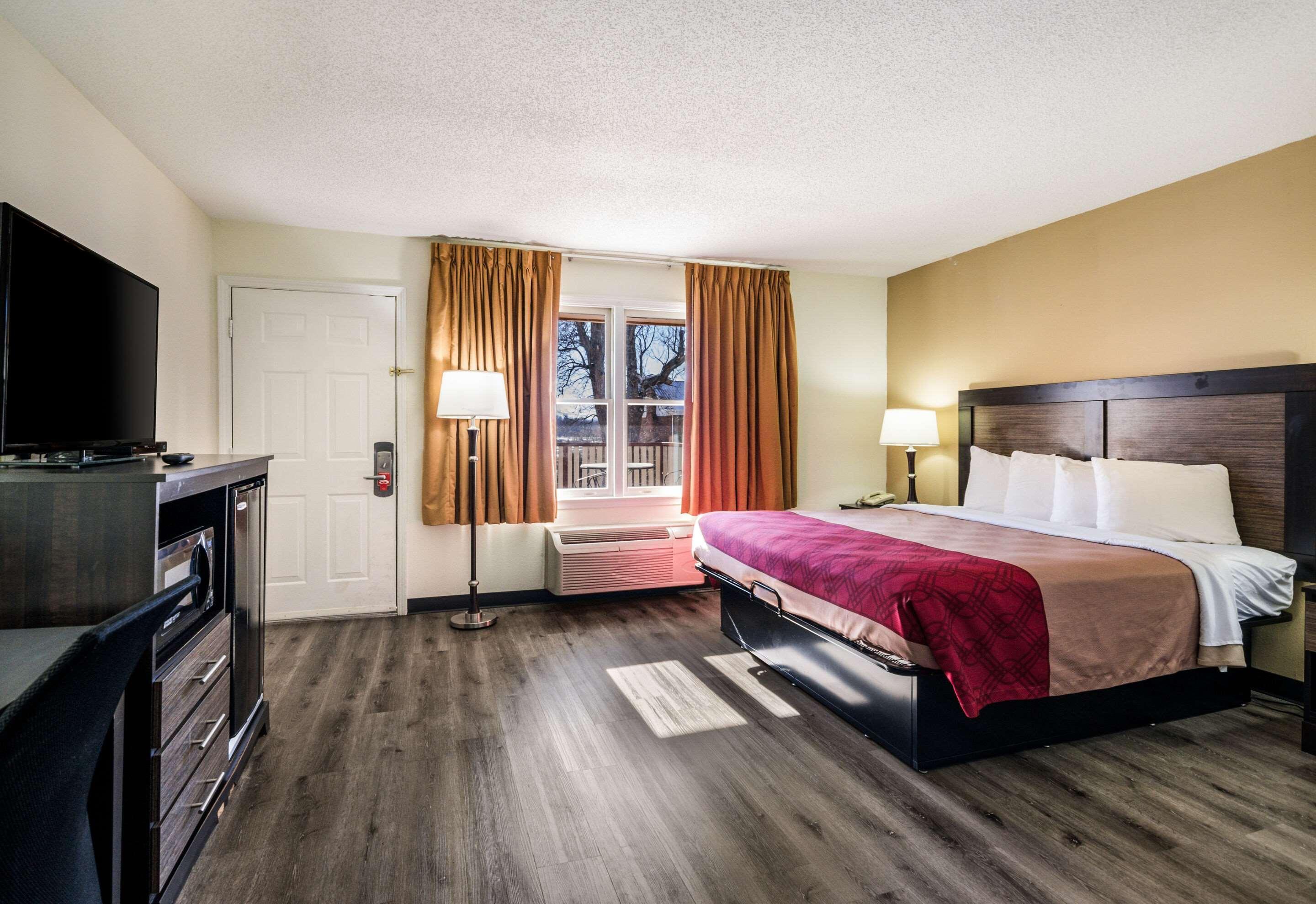 Econo Lodge Glade Springs I-81 Εξωτερικό φωτογραφία