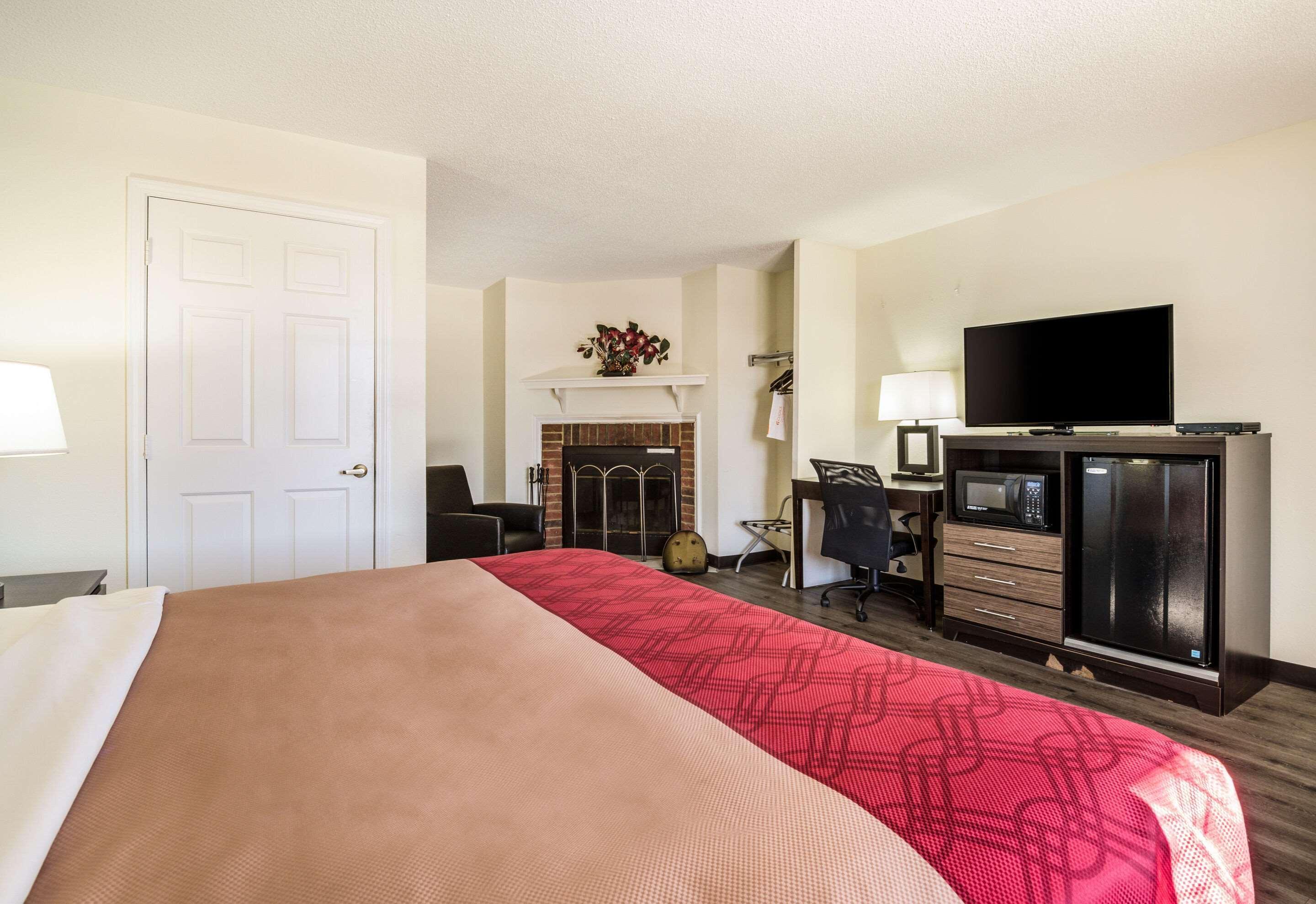 Econo Lodge Glade Springs I-81 Εξωτερικό φωτογραφία