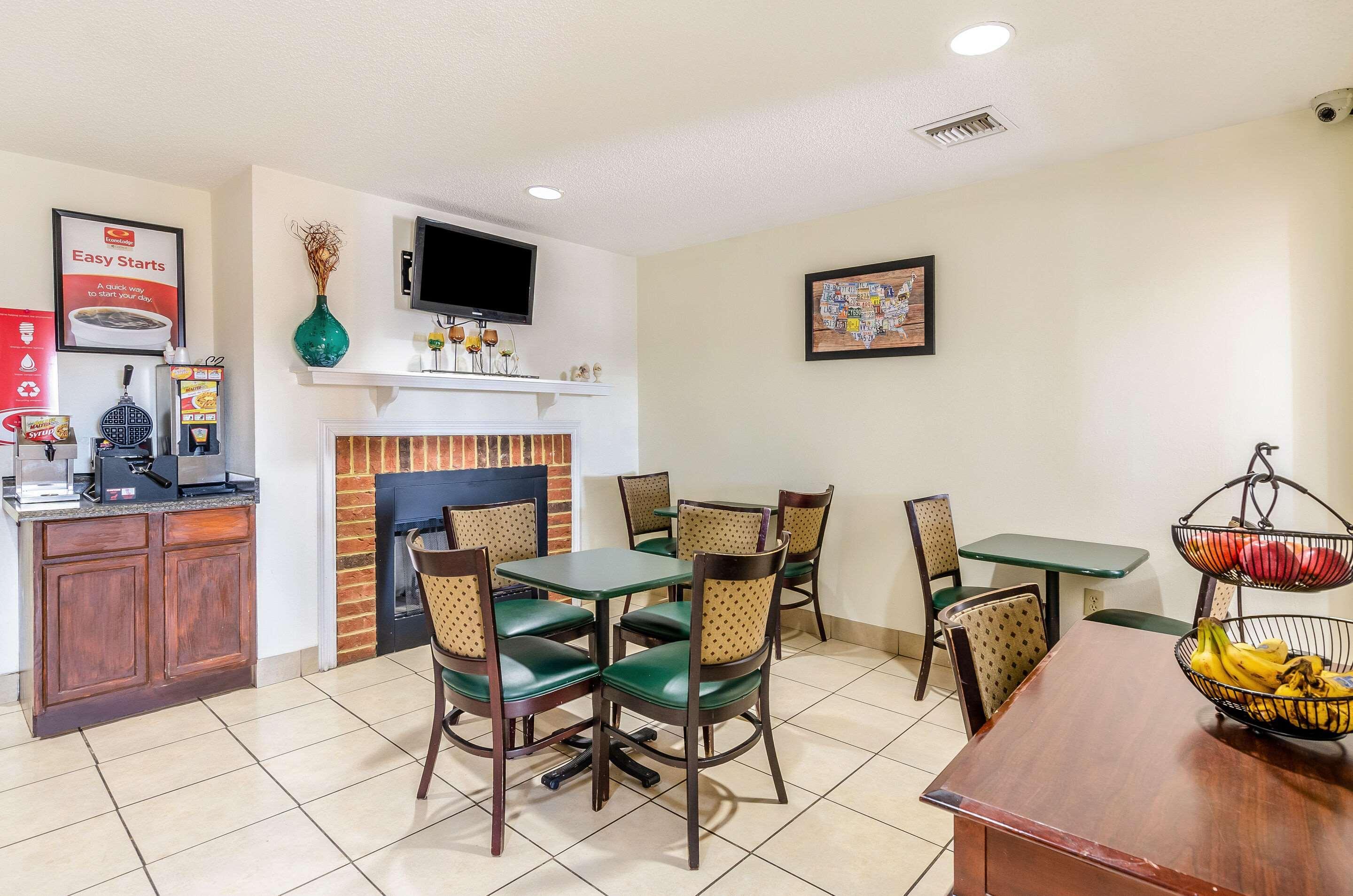 Econo Lodge Glade Springs I-81 Εξωτερικό φωτογραφία