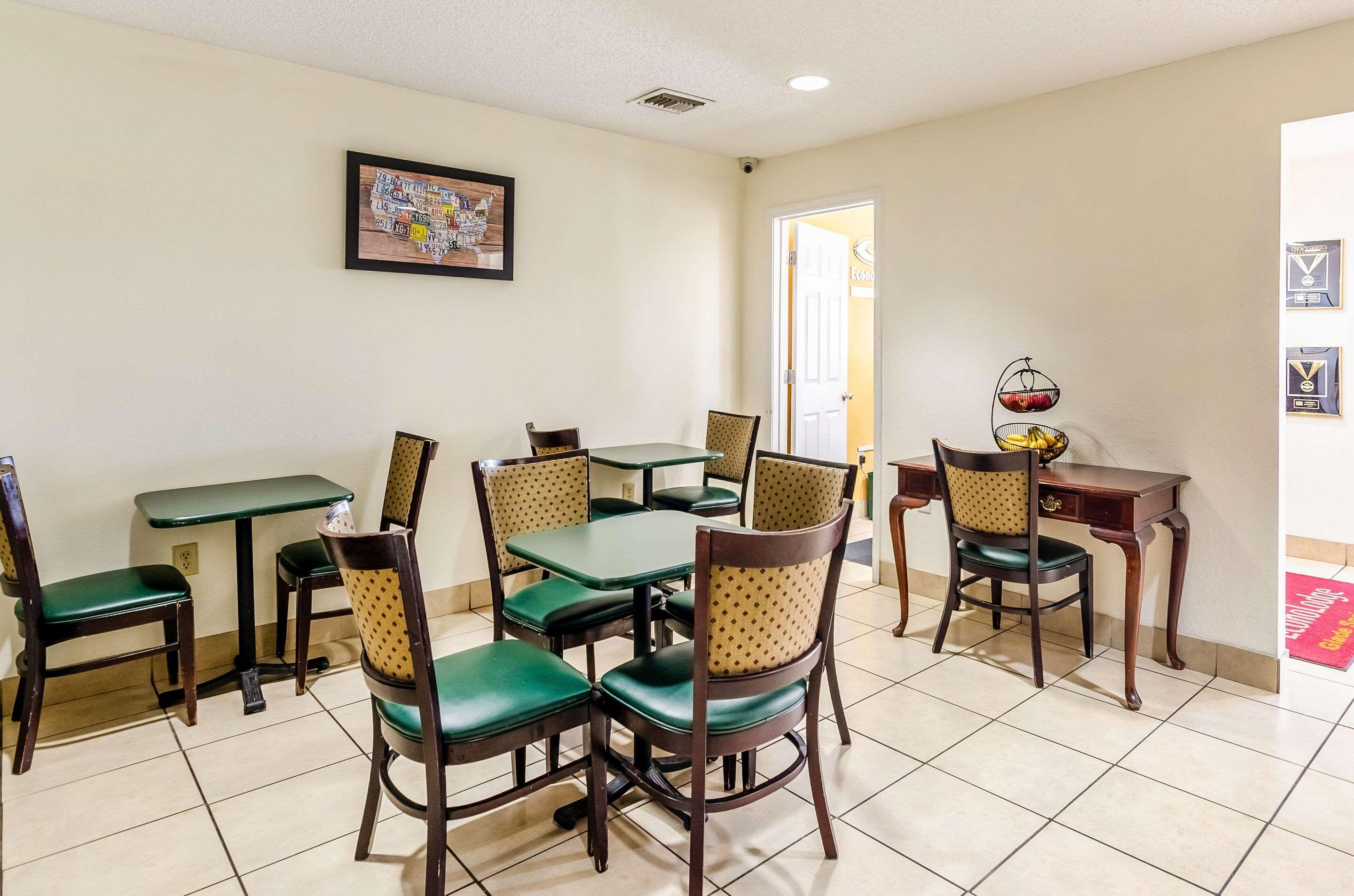 Econo Lodge Glade Springs I-81 Εξωτερικό φωτογραφία