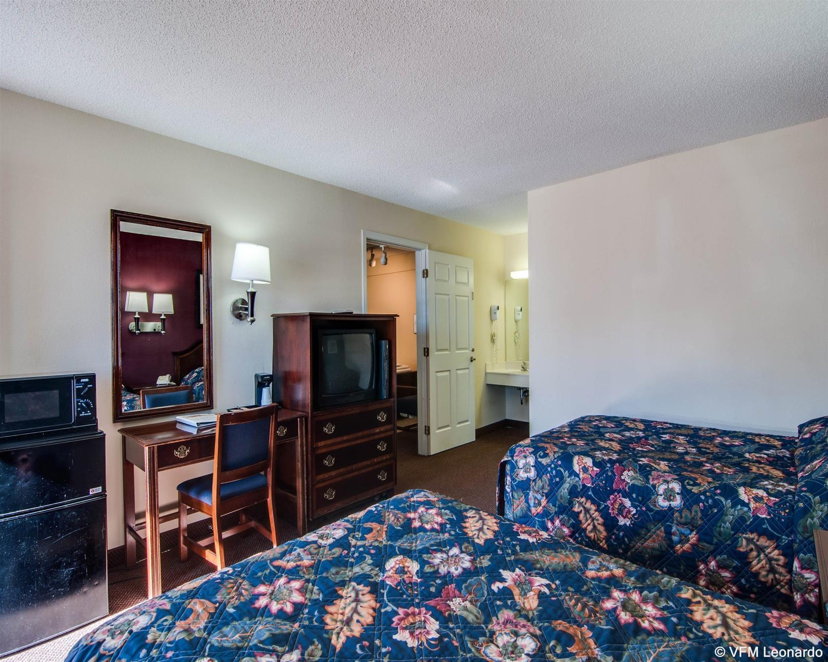 Econo Lodge Glade Springs I-81 Εξωτερικό φωτογραφία