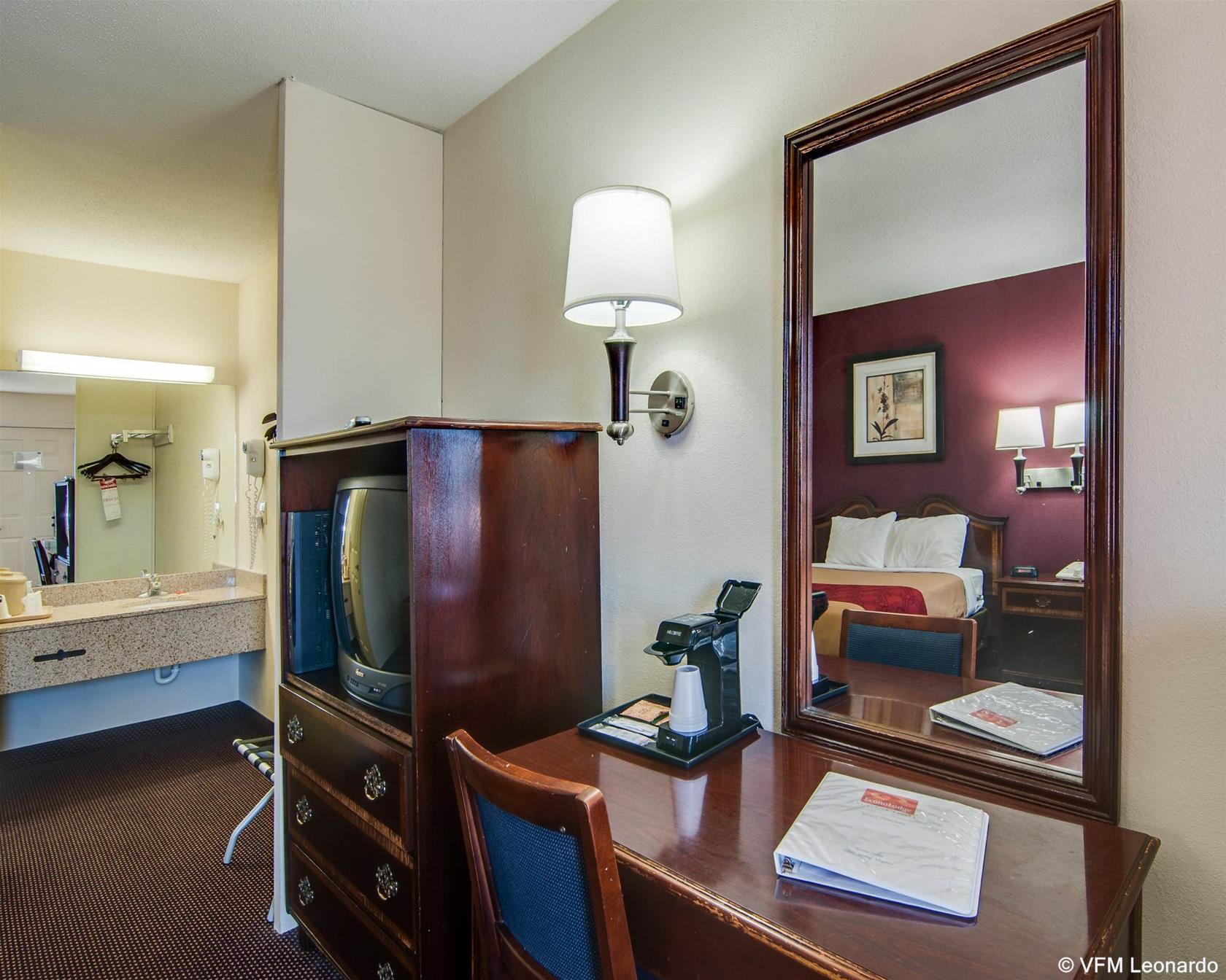 Econo Lodge Glade Springs I-81 Εξωτερικό φωτογραφία