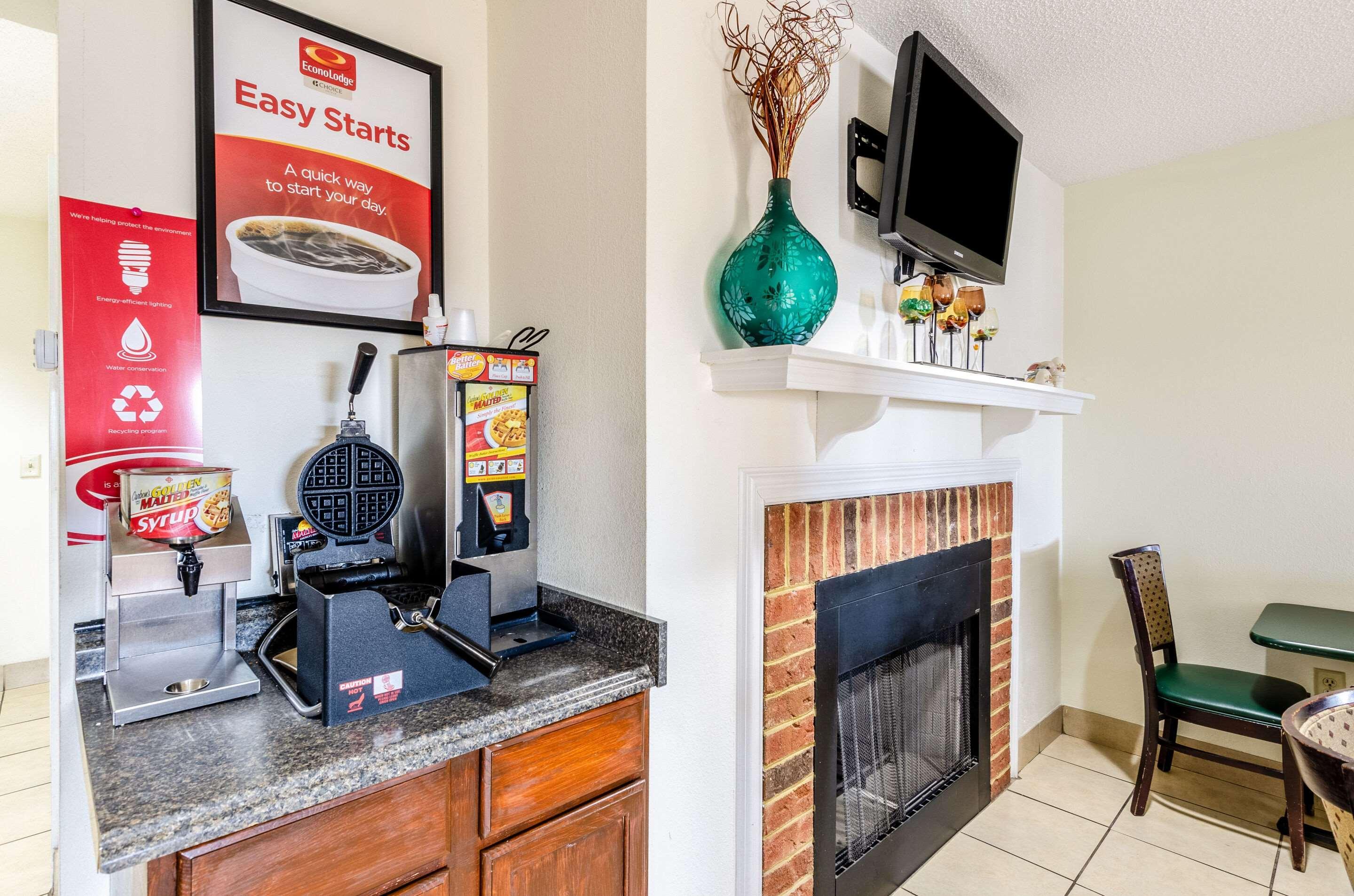 Econo Lodge Glade Springs I-81 Εξωτερικό φωτογραφία
