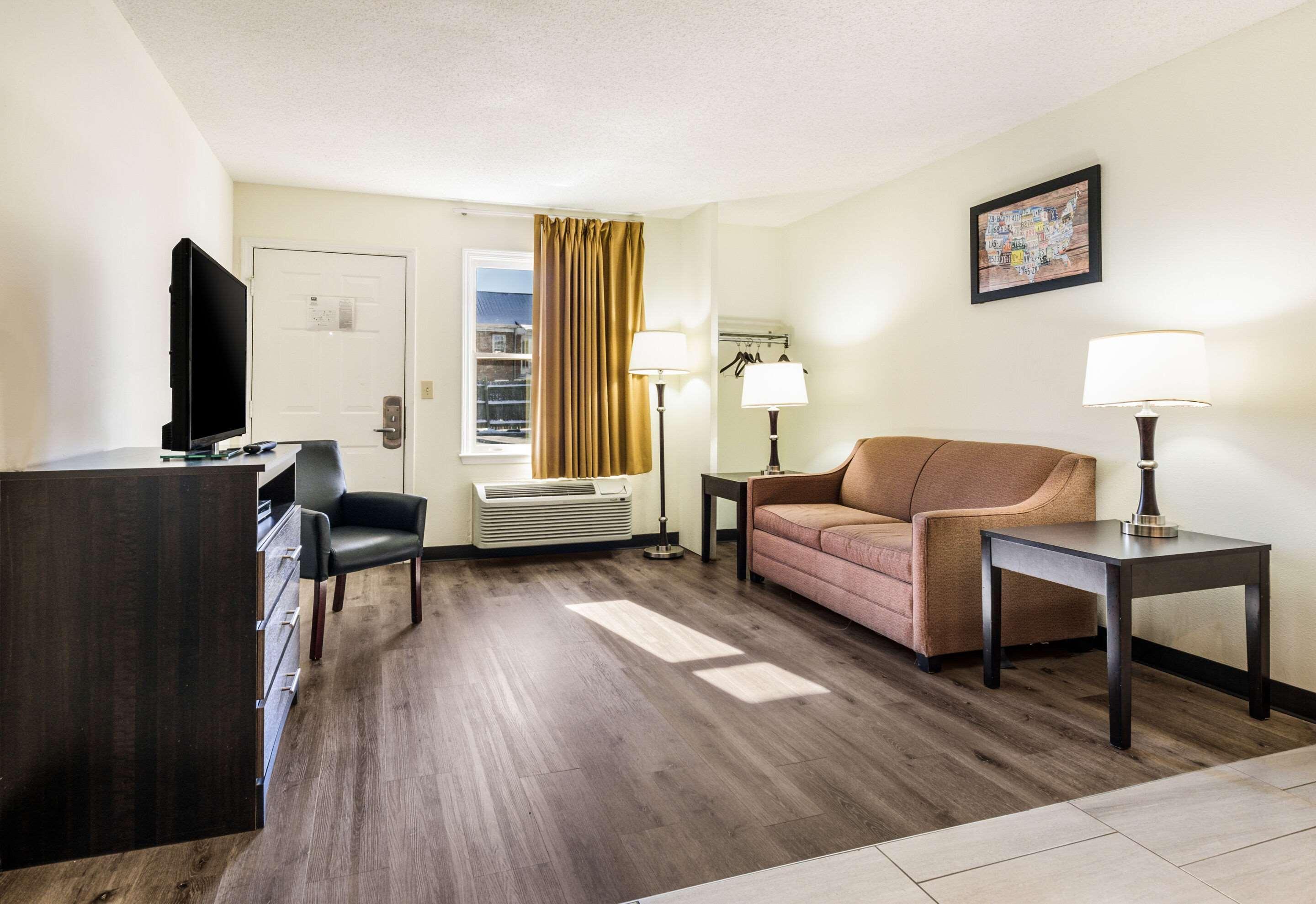Econo Lodge Glade Springs I-81 Εξωτερικό φωτογραφία