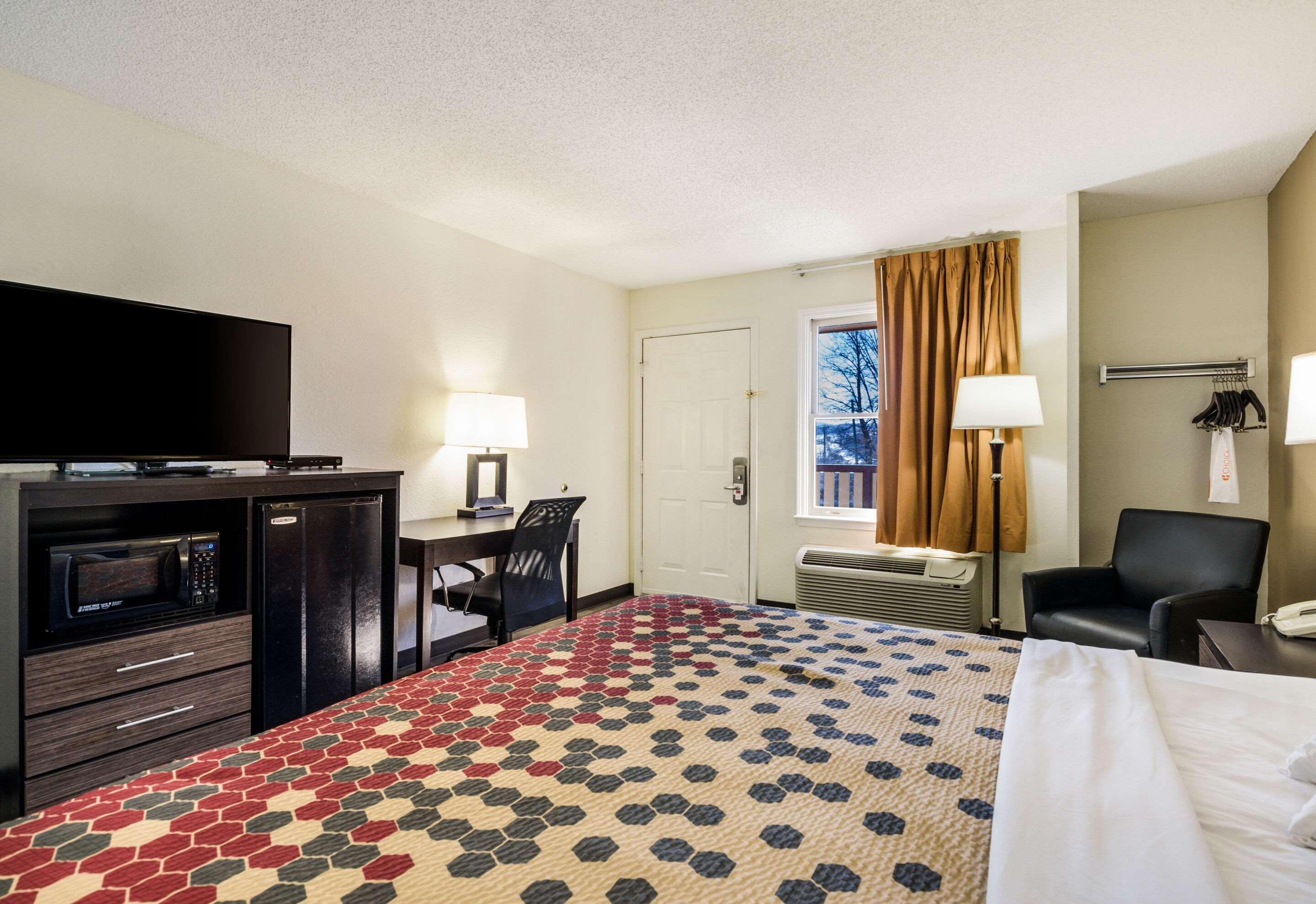 Econo Lodge Glade Springs I-81 Εξωτερικό φωτογραφία