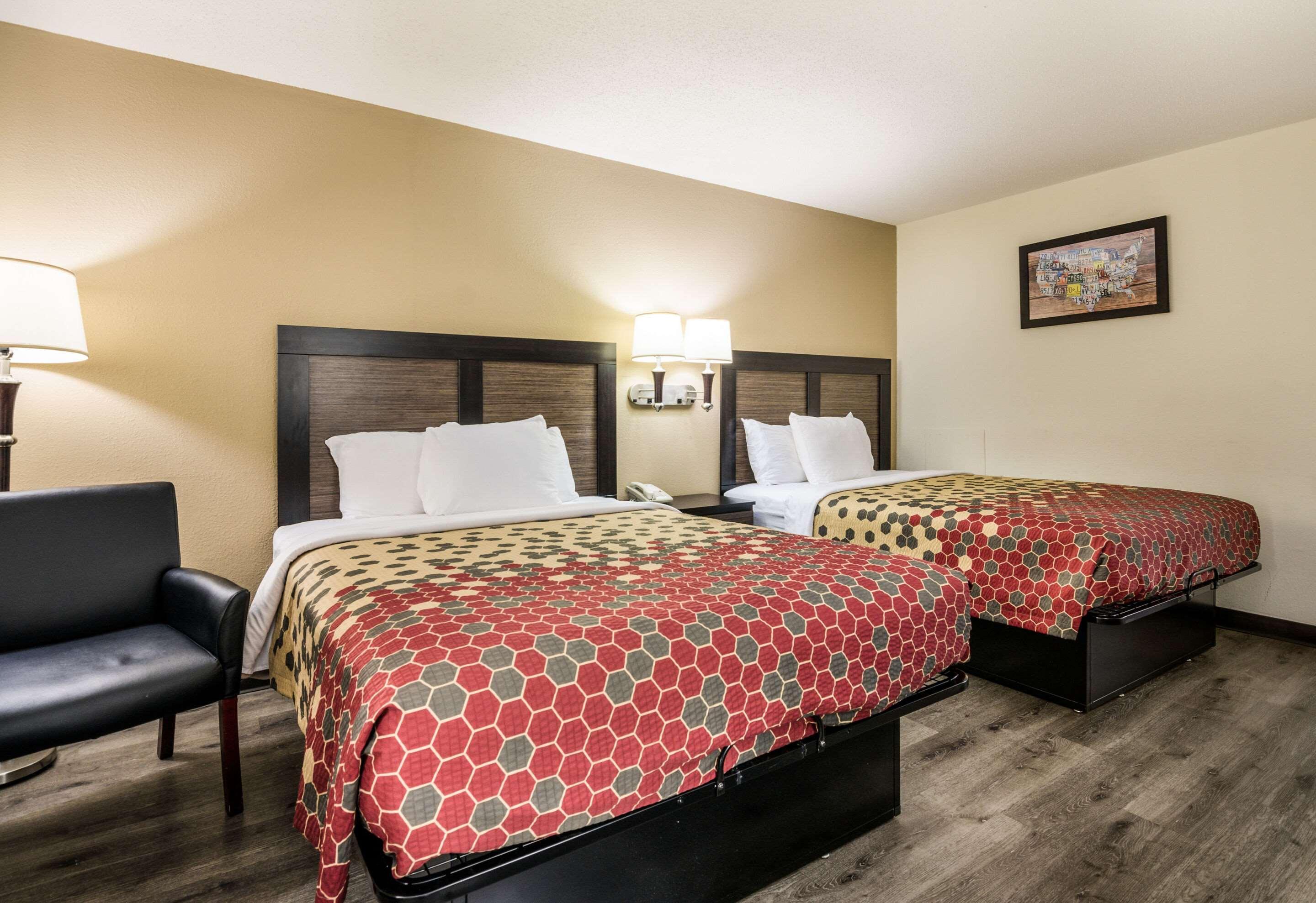 Econo Lodge Glade Springs I-81 Εξωτερικό φωτογραφία