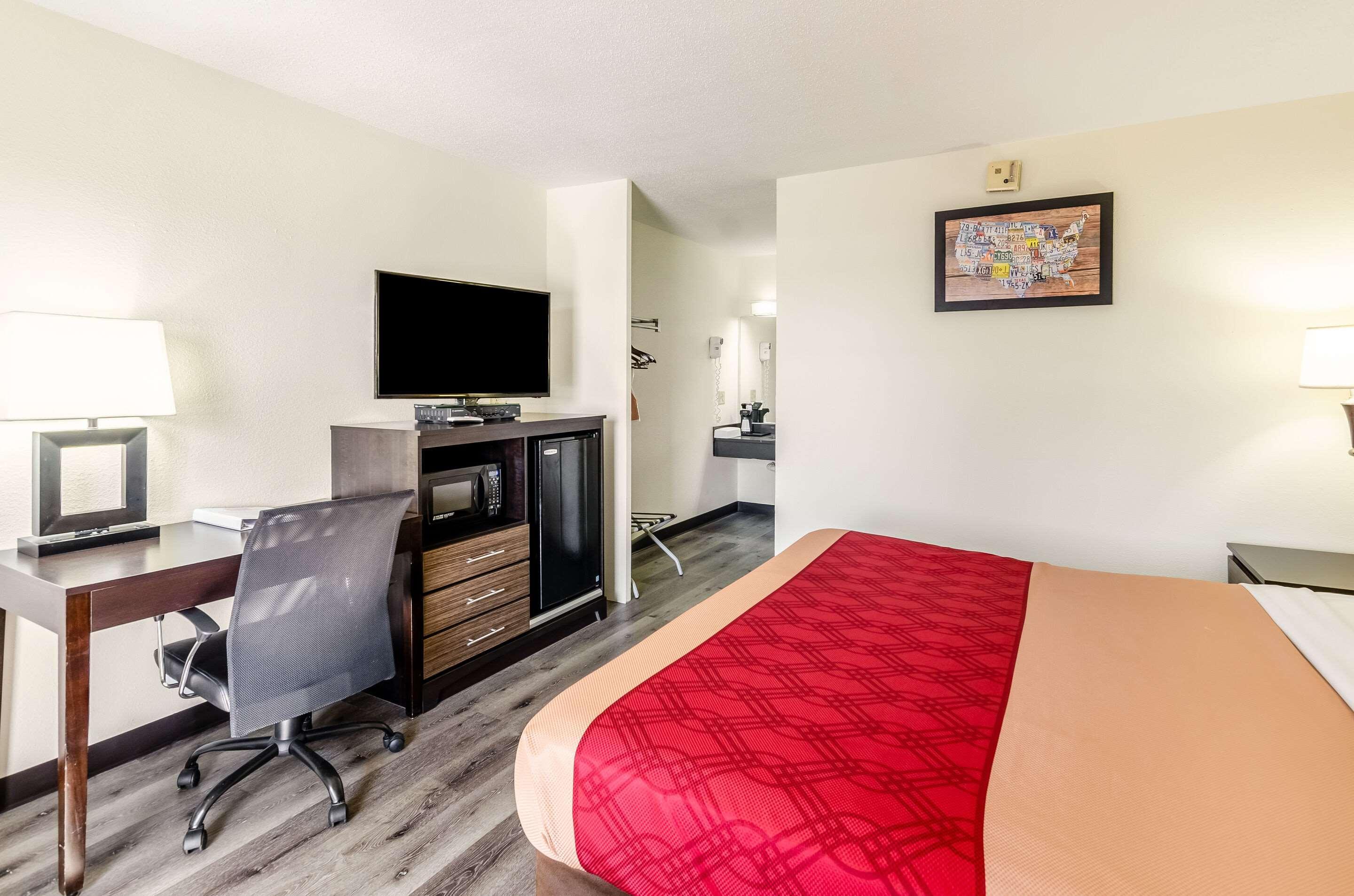 Econo Lodge Glade Springs I-81 Εξωτερικό φωτογραφία