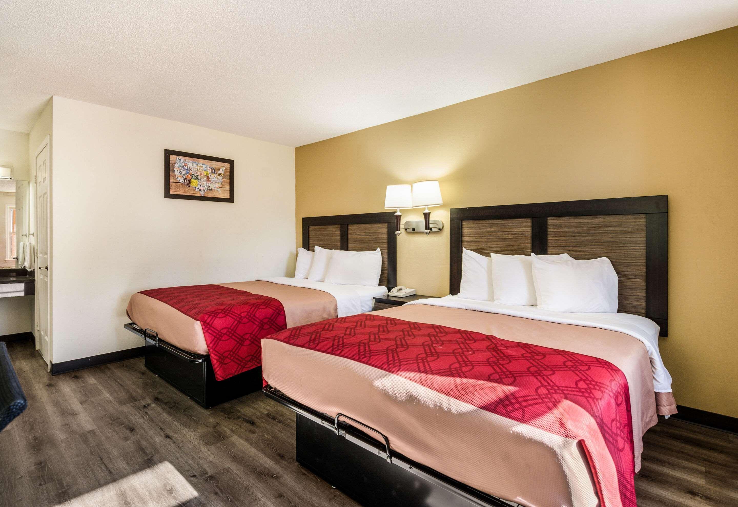 Econo Lodge Glade Springs I-81 Εξωτερικό φωτογραφία