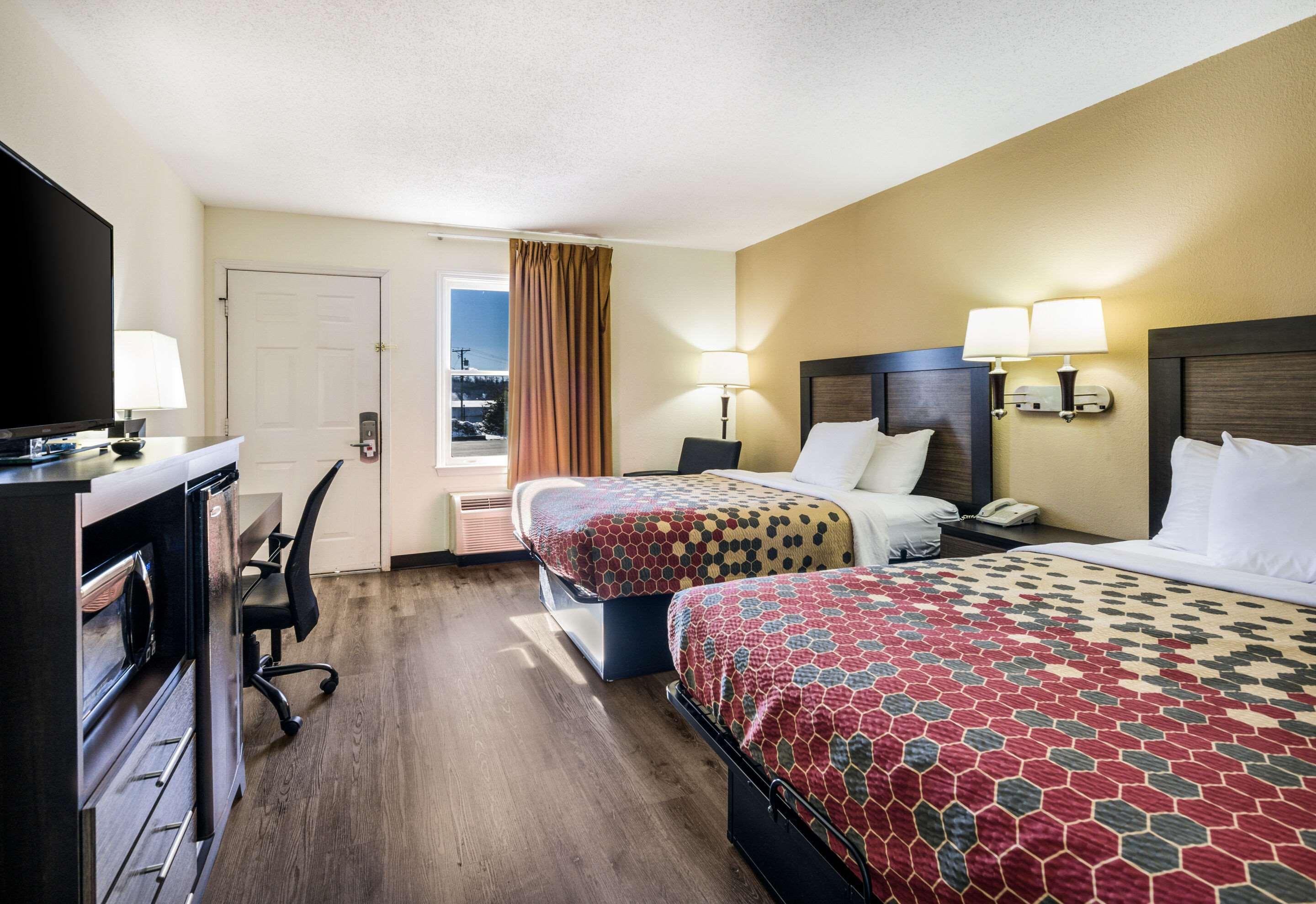 Econo Lodge Glade Springs I-81 Εξωτερικό φωτογραφία