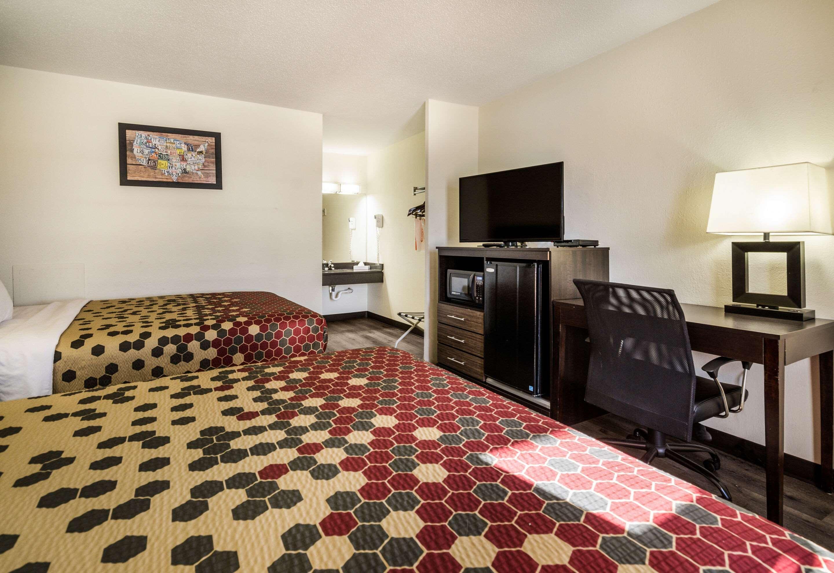 Econo Lodge Glade Springs I-81 Εξωτερικό φωτογραφία