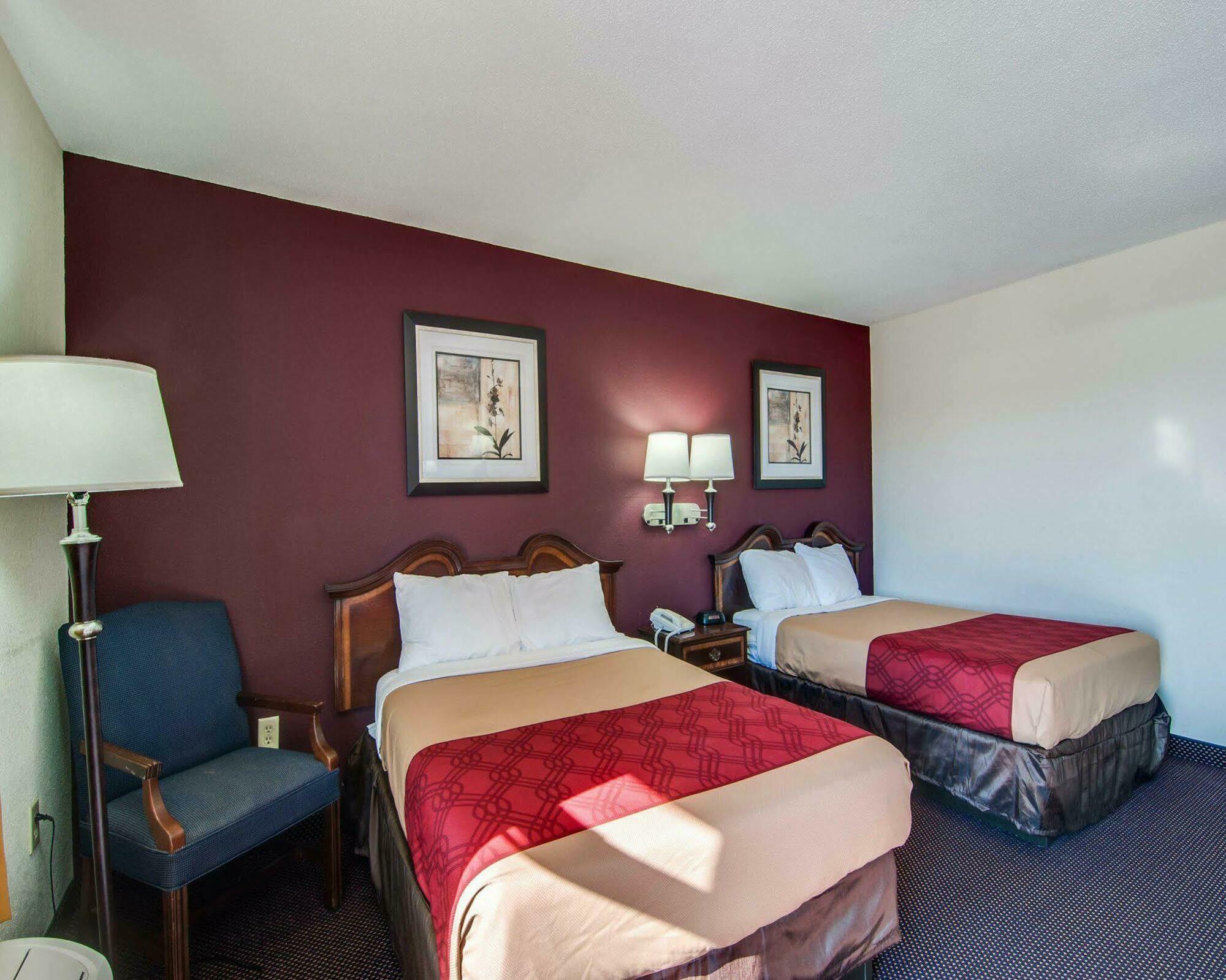 Econo Lodge Glade Springs I-81 Εξωτερικό φωτογραφία