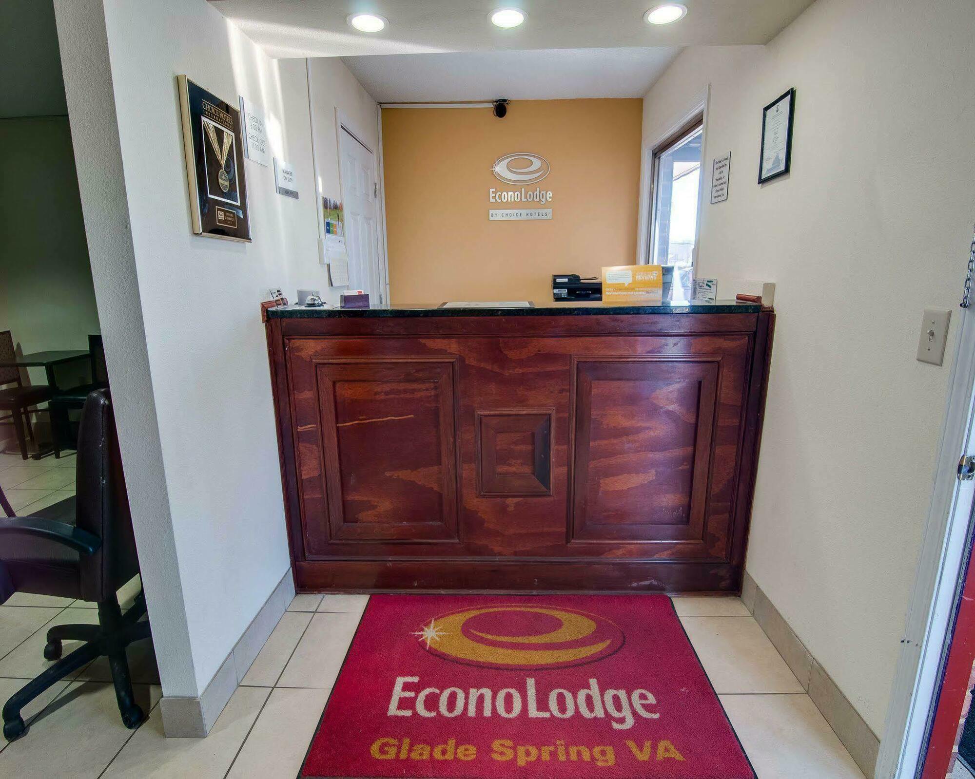 Econo Lodge Glade Springs I-81 Εξωτερικό φωτογραφία